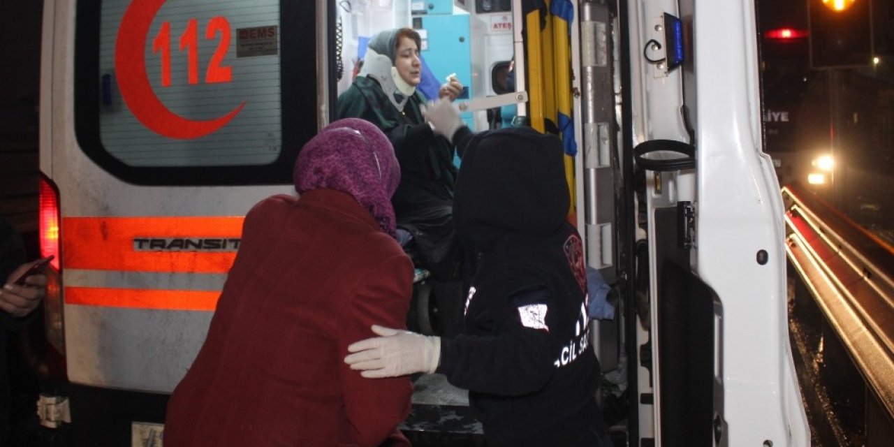 Kocaeli’de İki Otomobil Çarpıştı: 1’i Ağır 3 Yaralı