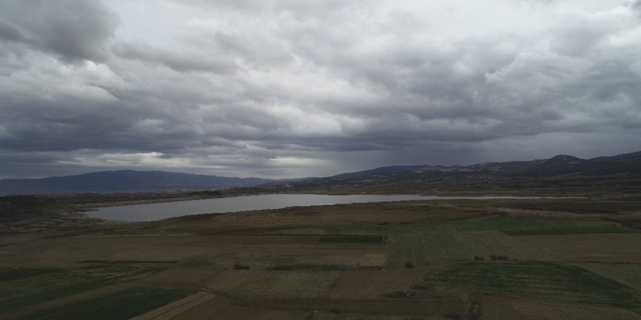 Suları Çekilen Baraj Gölü Tarım Alanına Döndü