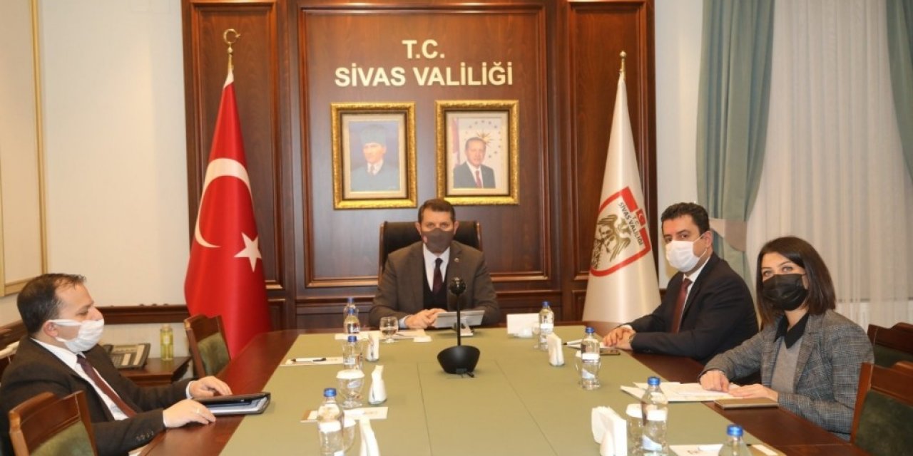 Vali Ayhan, Müdürlerin Taleplerini Dinledi