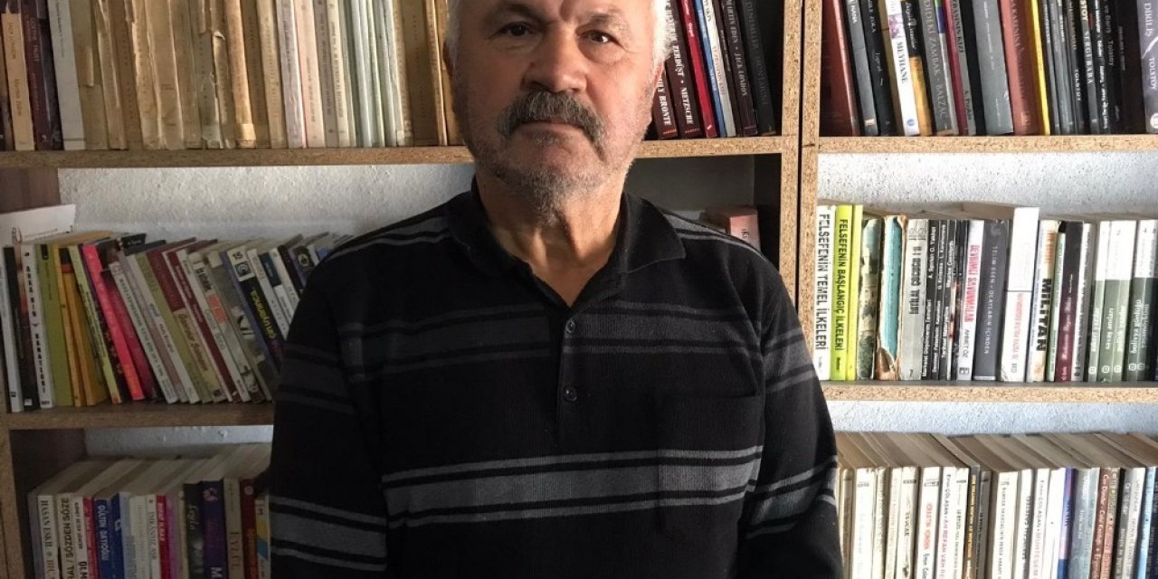 Evinin Odasını 7 Bin Kitaplı Kütüphaneye Çevirdi