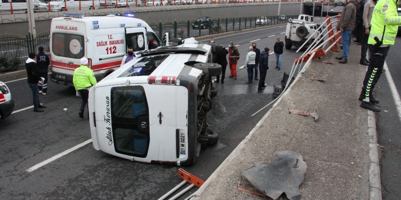 Diyarbakır’da Yolcu Minibüsü Alt Geçide Uçtu: 1’i Ağır 7 Yaralı