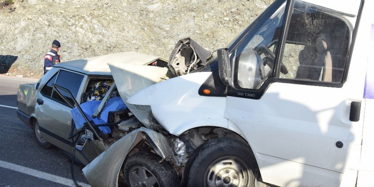 Antalya’da Feci Kaza: 2 Ölü, 1 Yaralı