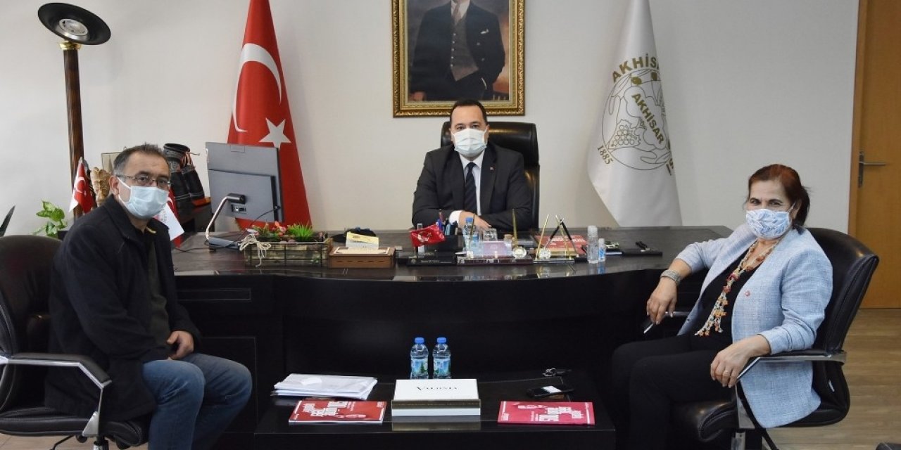 Başkan Besim Dutlulu’dan İlkokula Tablet Desteği