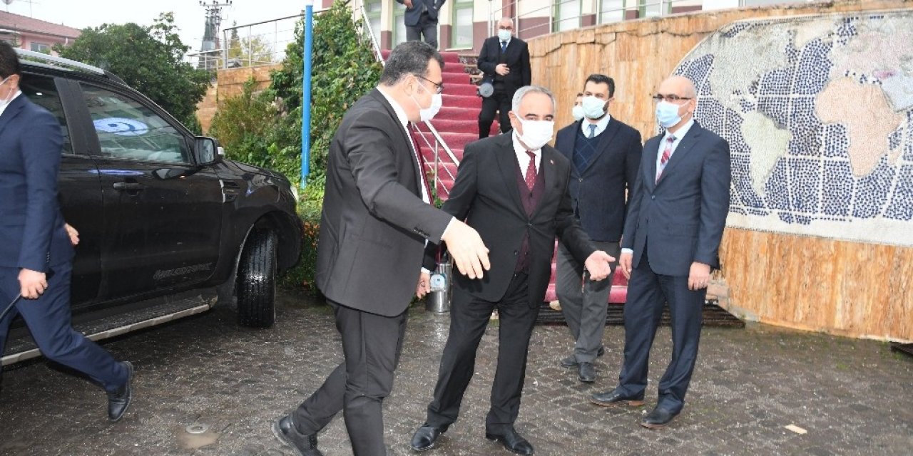 Tübitak Başkanı Prof. Dr. Hasan Mandal Adyü’deki Bilimsel Çalışmaları İnceledi