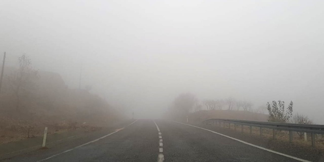 Tut İlçesini Sis Kapladı