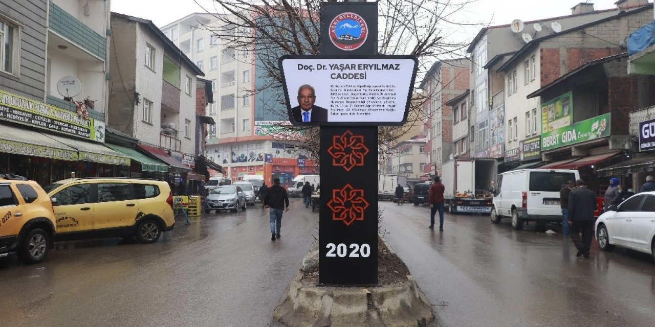 Ağrı Belediyesi’nden Caddelere Dekoratif Tabela