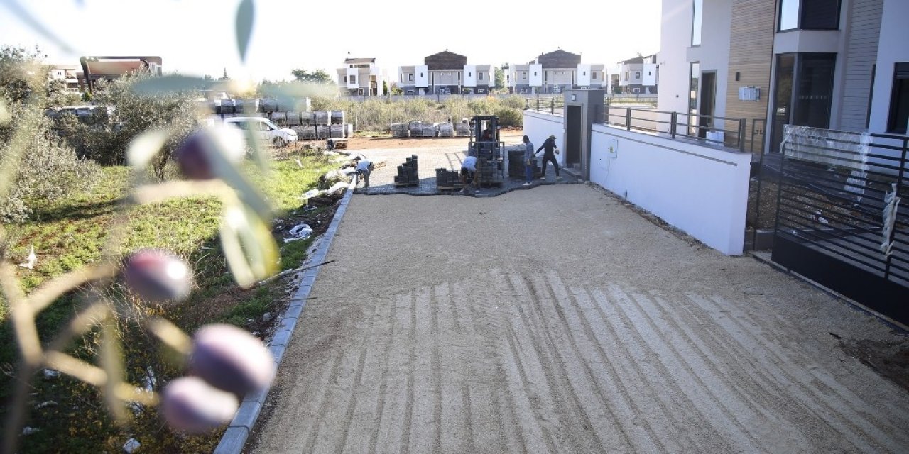 Yalınlı Mahallesine Parke Yol