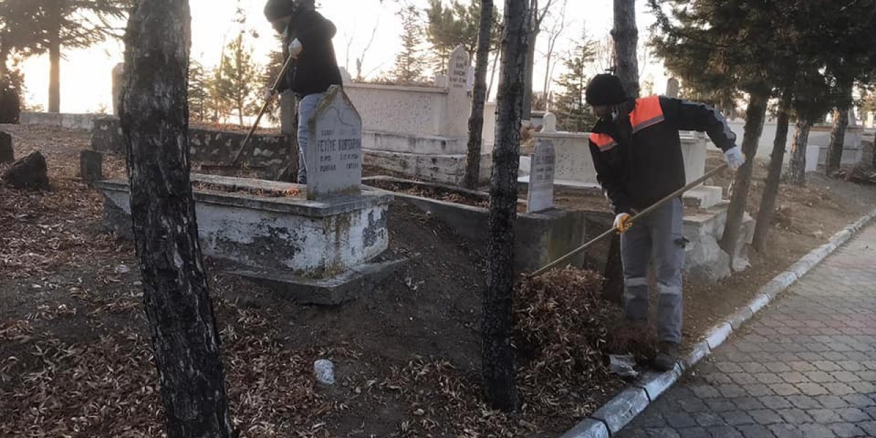 Sungurlu’daki Mezarlıklarda Kış Temizliği