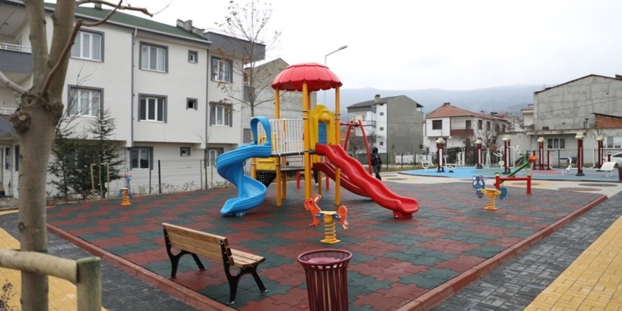 Yeniceköy Mahallesinde Çocuk Oyun Alanı Ve Koruluk Alan Hizmete Girdi