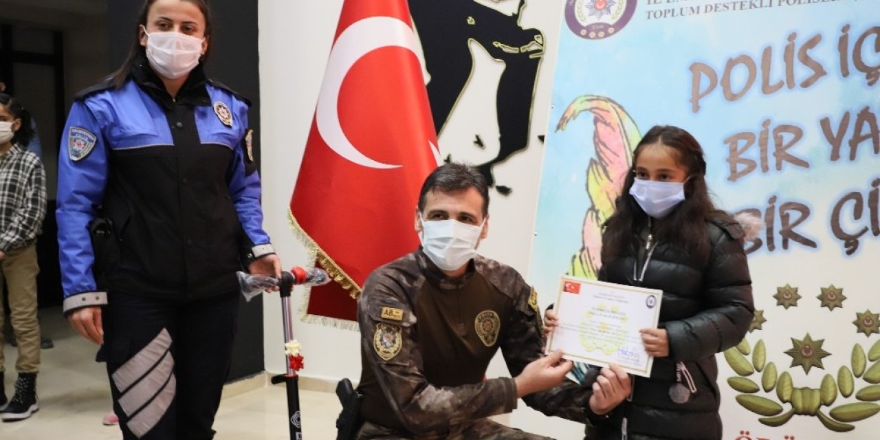 Hakkari Emniyet Müdürlüğünden Başarılı Öğrencilere Ödül
