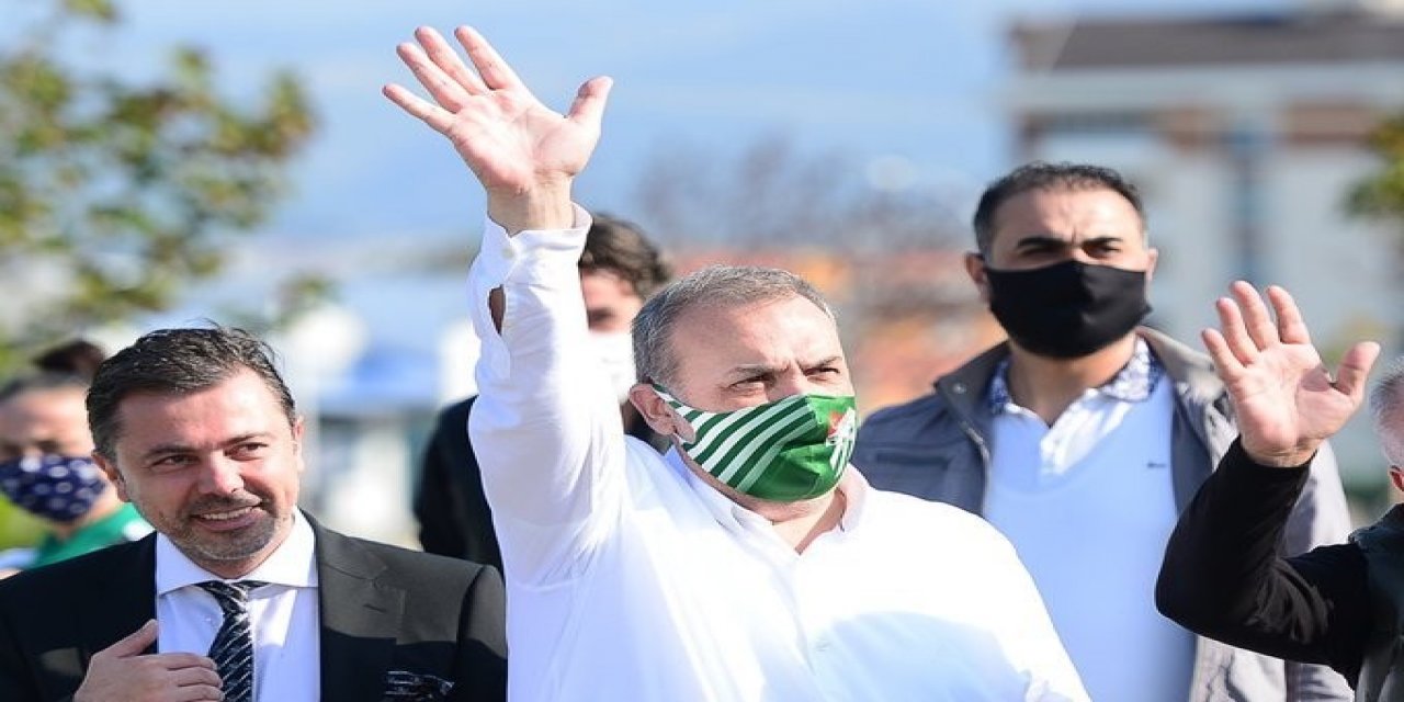 Bursaspor Başkanı Erkan Kamat, Müjdeyi Otobüste Verdi