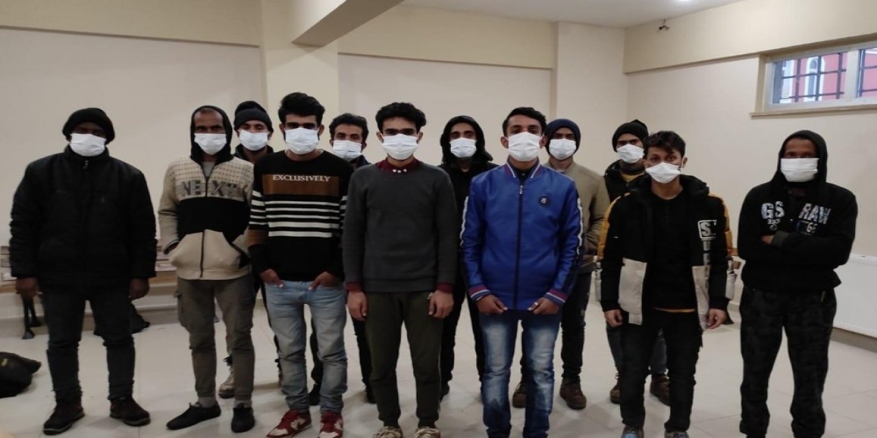 Tem’de Durdurulan Minibüste 12 Düzensiz Göçmen Yakalandı