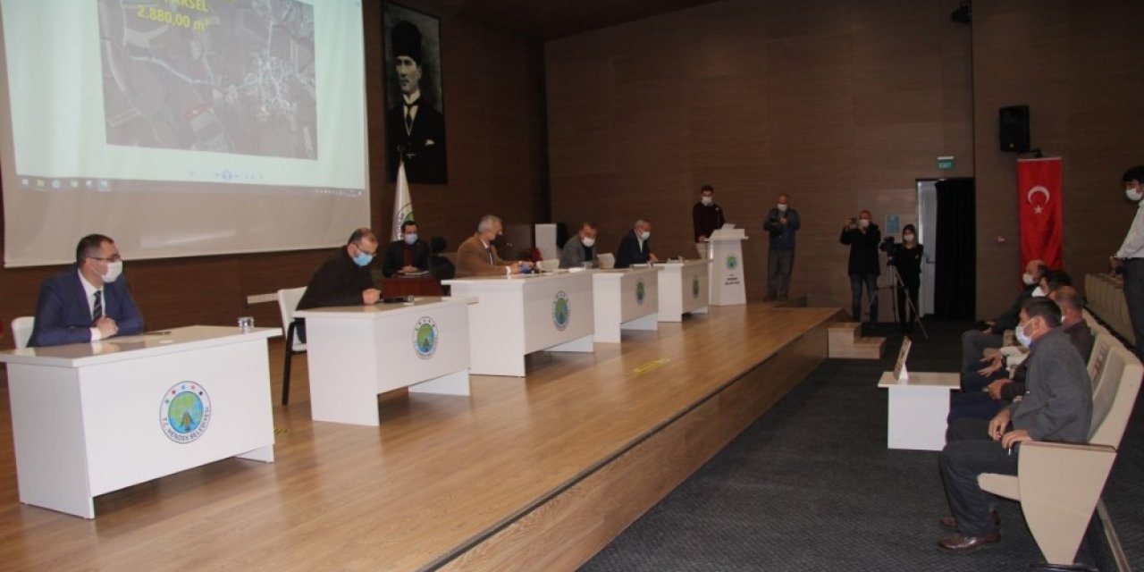 Hendek’te 13 Tarla Açık Arttırma Usulü Satışa Sunuldu