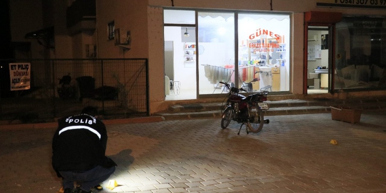Berber Dükkanında Silahlı Kavga: 1 Yaralı