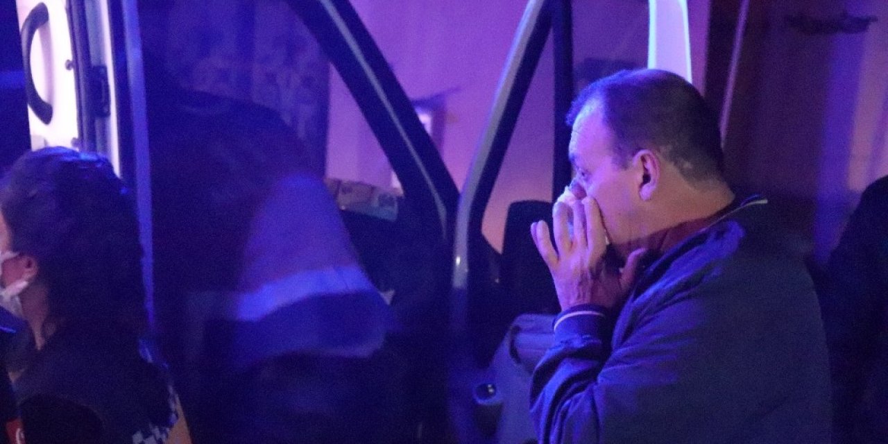 Bahçede Ateş Yakan Yaşlı Adamı Komşuları Taş Atarak Uyardı