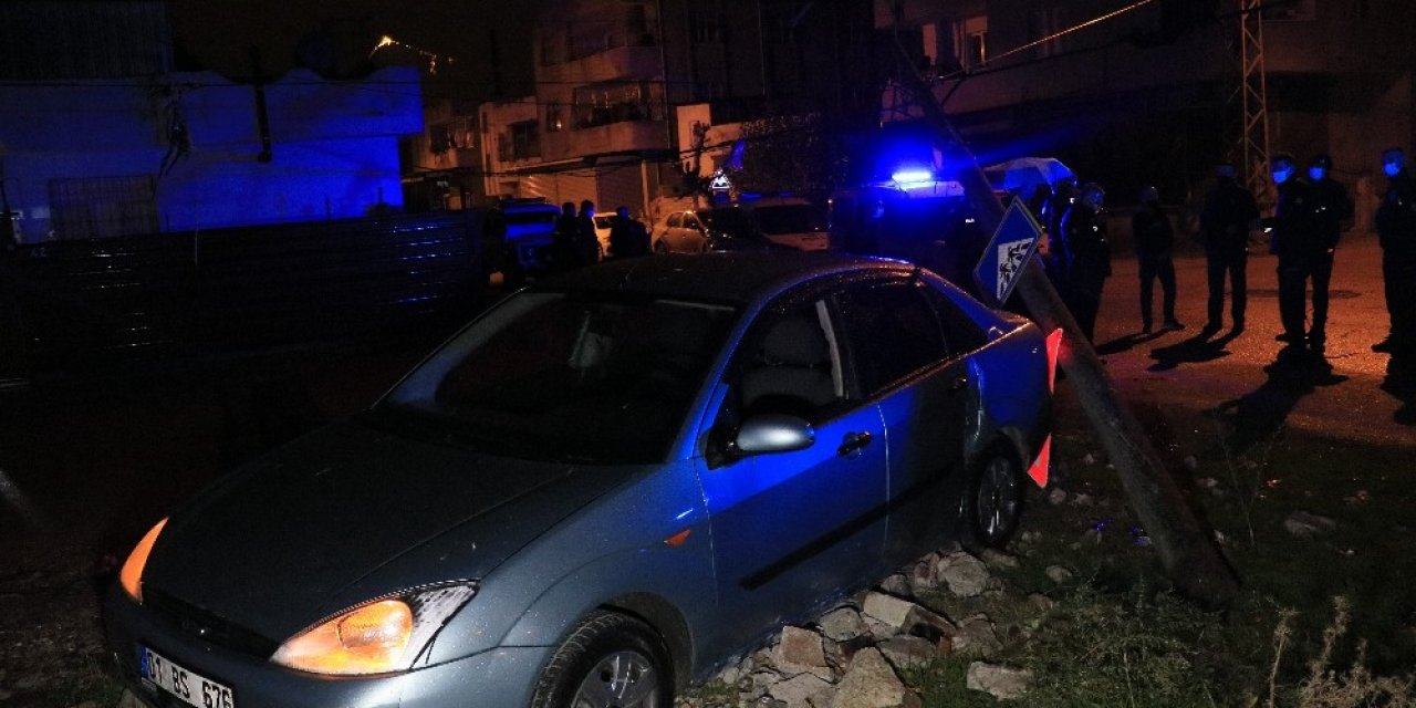 Oto Yıkamacı İzinsiz Aldığı Müşterisinin Arabasıyla Polisten Kaçarken Kaza Yaptı