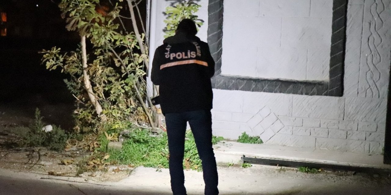 Pandemide Kapalı Olan İş Yerinin Klimasını Çalmak İsterlerken Yakalandılar