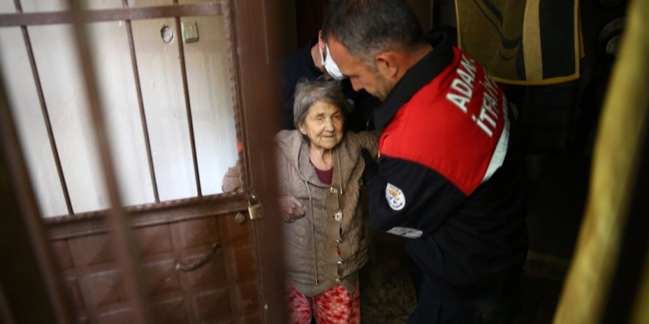 Görme Engelli Yaşlı Kadını Can-kur Ekipleri Kurtardı