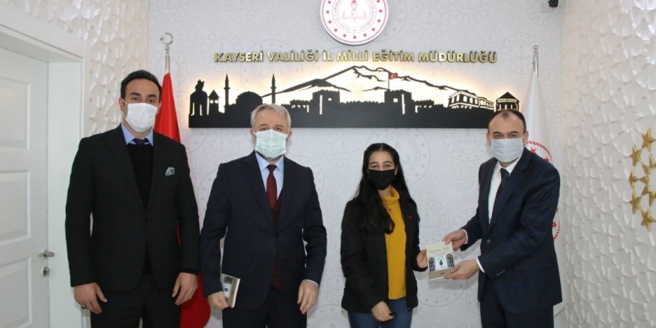 Eğitim Ve Öğretime Verilen Arada Hayalindeki Kitabı Yazdı