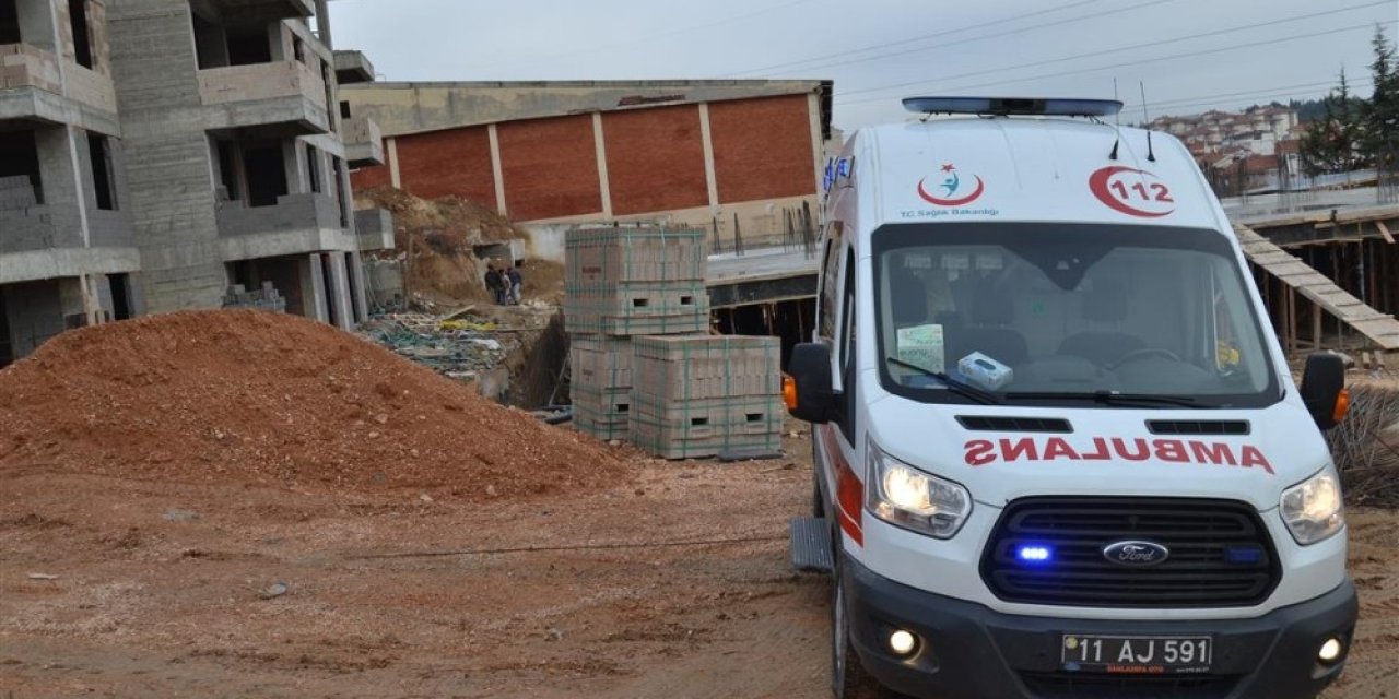 4’üncü Kattan Yere Düşen İnşaat İşçisi Ağır Yaralandı