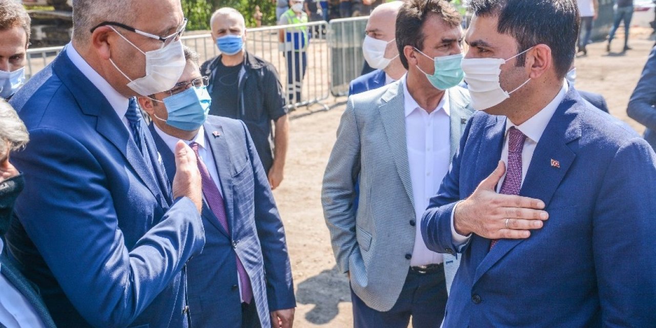 Bakanlıktan Karacabey Belediyesi’ne Çöp Kamyonu Ve Konteynır Desteği