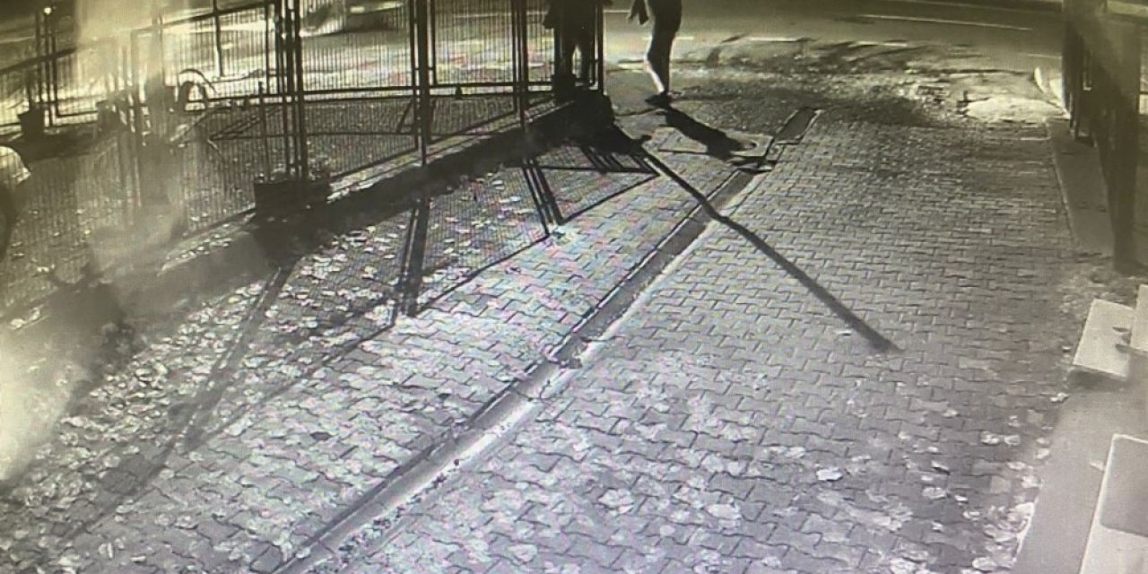 Kazada Ters Dönüp Metrelerce Sürüklenen Lüks Otomobilini Yol Ortasında Bırakıp Kaçtı