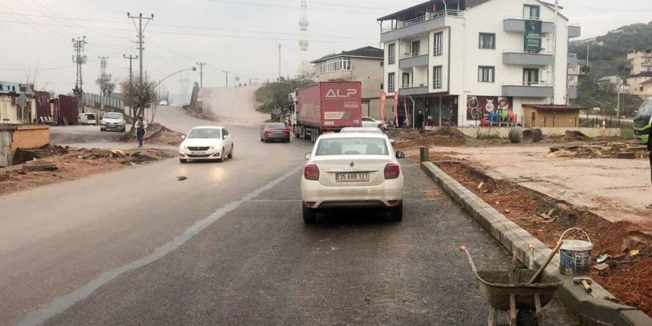 Çarşıbaşı Caddesi’nde Yol Çalışmaları Sürüyor