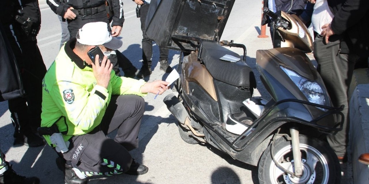 Kamyonete Ait Plakayla Adliyeye Geldi, Yasak Yere Park Edip Polisi Alarma Geçirdi