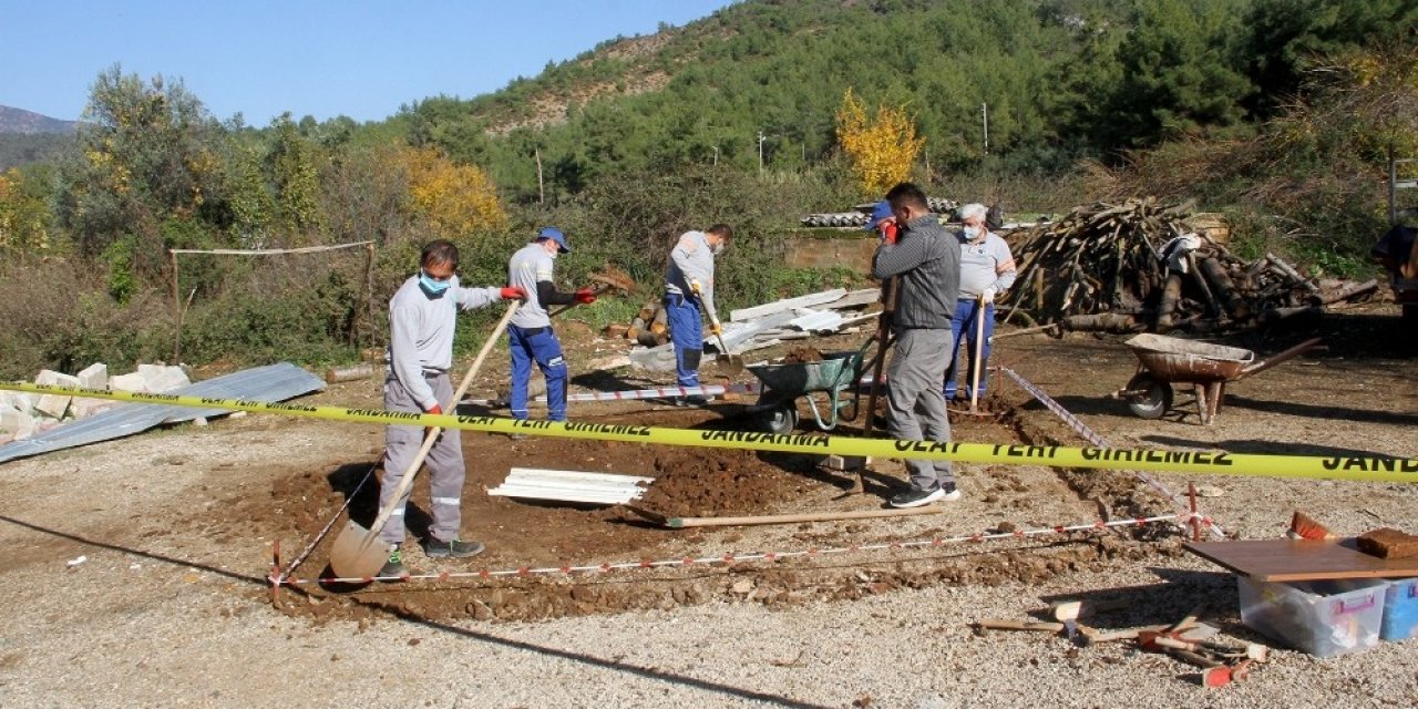 Top Oynayan Çocuklar Tarihi Mezar Buldu
