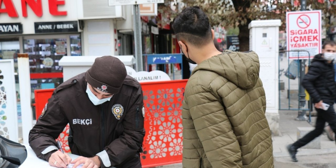 Sokağa Çıkma Kısıtlamasına Uymayan 20 Yaş Altı İki Kişiye Ceza
