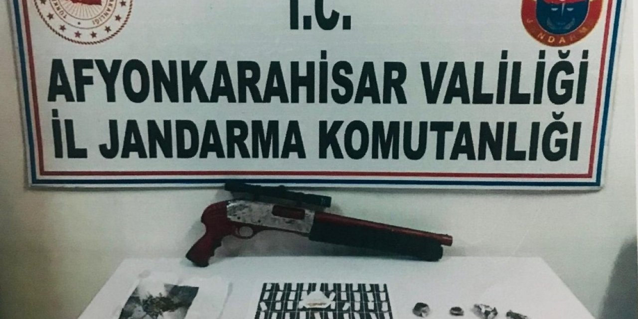 Köye Düzenlenen Uyuşturucu Baskınında 8 Kişi Gözaltına Alındı