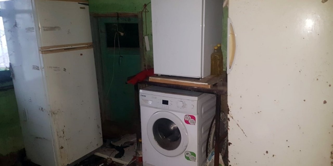 Boş Evden Bir Kamyon Çöp Çıktı