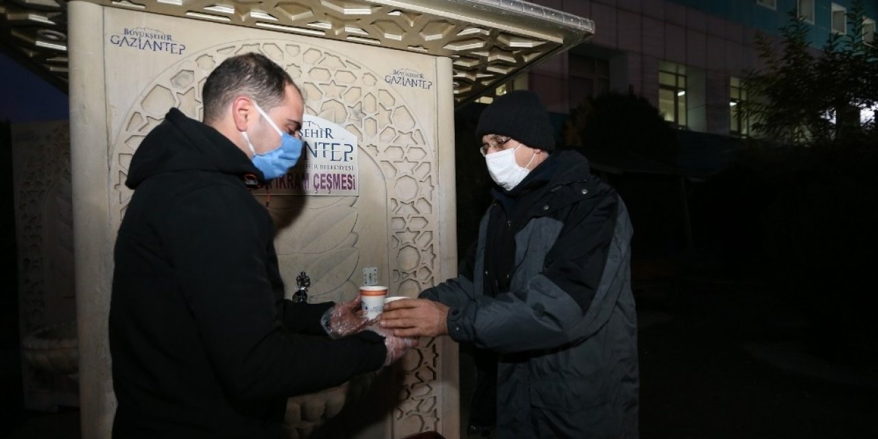 Büyükşehir, Çorba İkram Çeşmeleriyle Vatandaşın İçini Isıtıyor