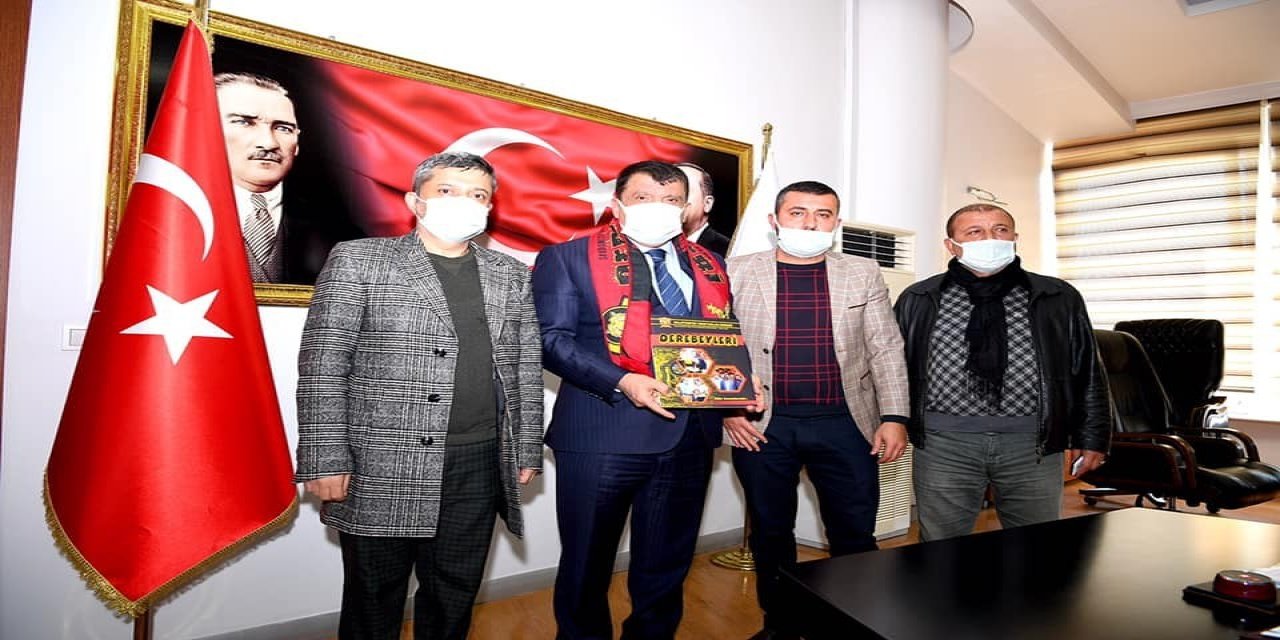 Derebeyleri Taraftarlar Derneği Taraftar Dergisinin İlk Sayısını Gürkan’a Sundu