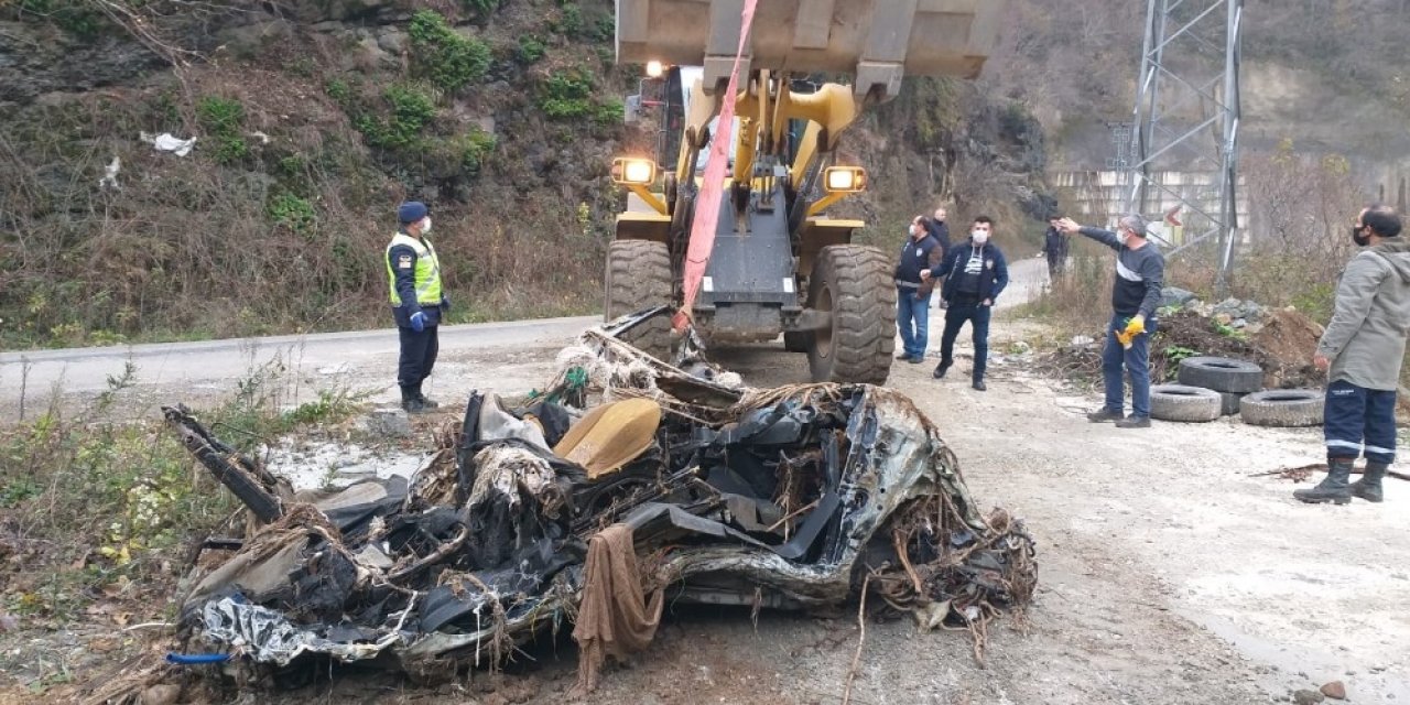 Giresun’da 22 Ağustos’taki Selde Dereye Düşen 2 Otomobile Ulaşıldı