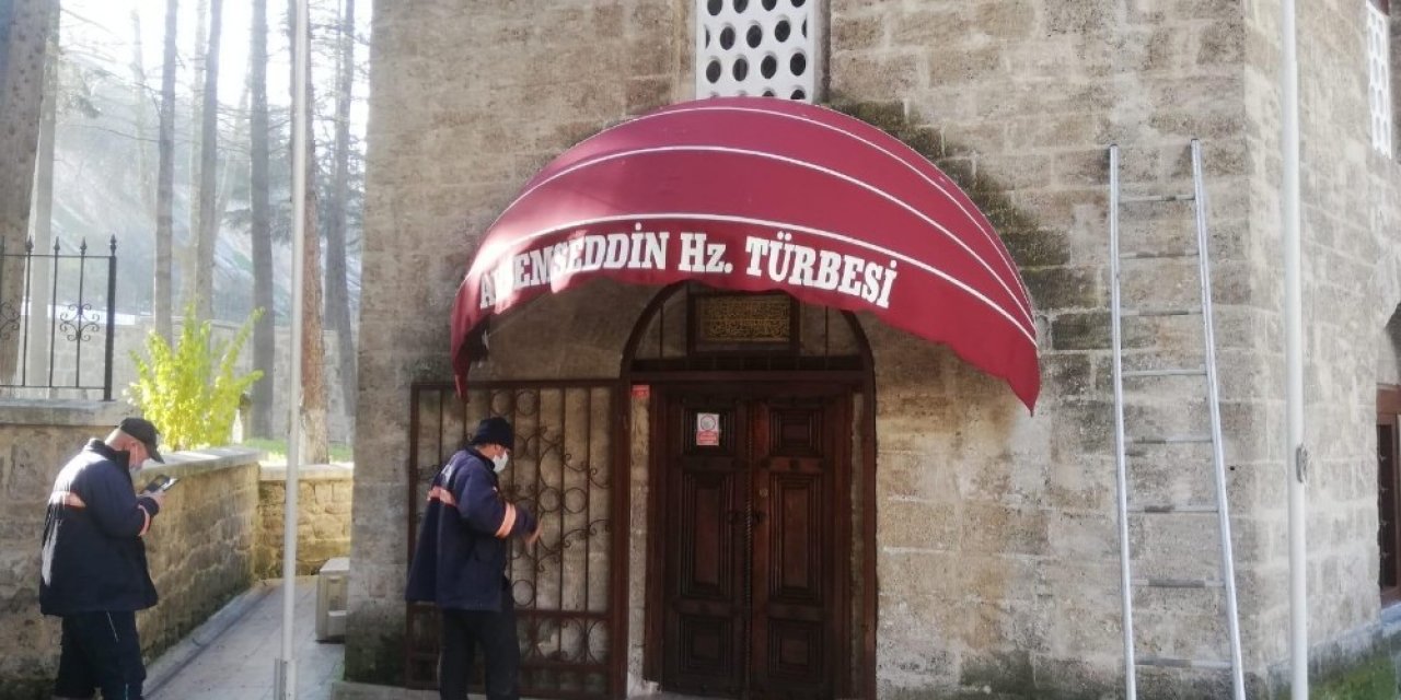 Akşemseddin Türbesi’nde Tepki Çeken Fransız Tipi Tente Kaldırıldı