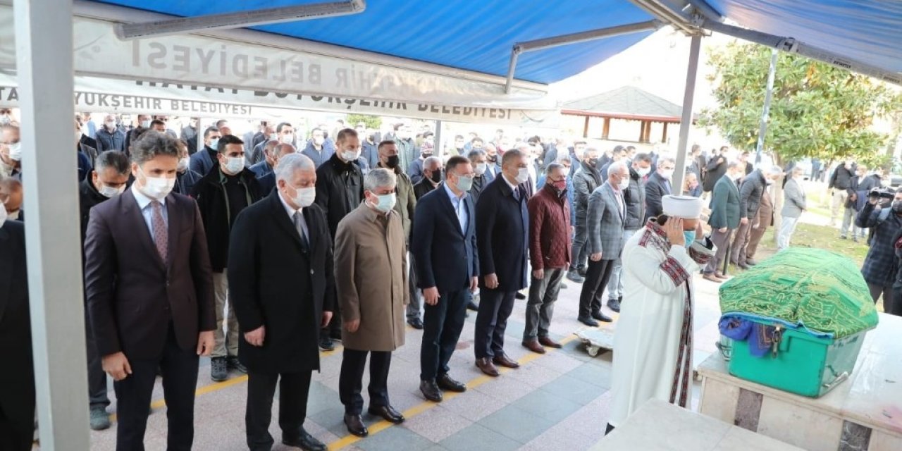 Hatay Büyükşehir Belediye Başkanı Savaş’ın Annesi Toprağa Verildi