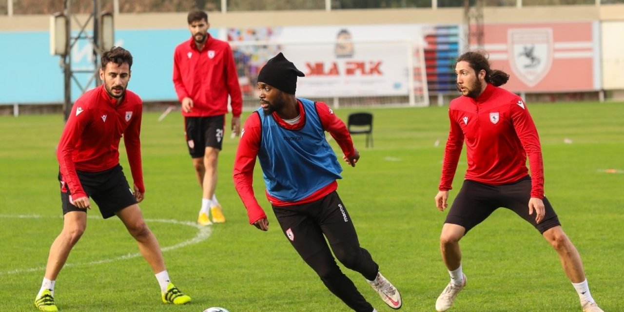 Samsunspor’da Futbolcuları ‘yıldırım’ Çarptı: 30’ar Bin Tl Ceza