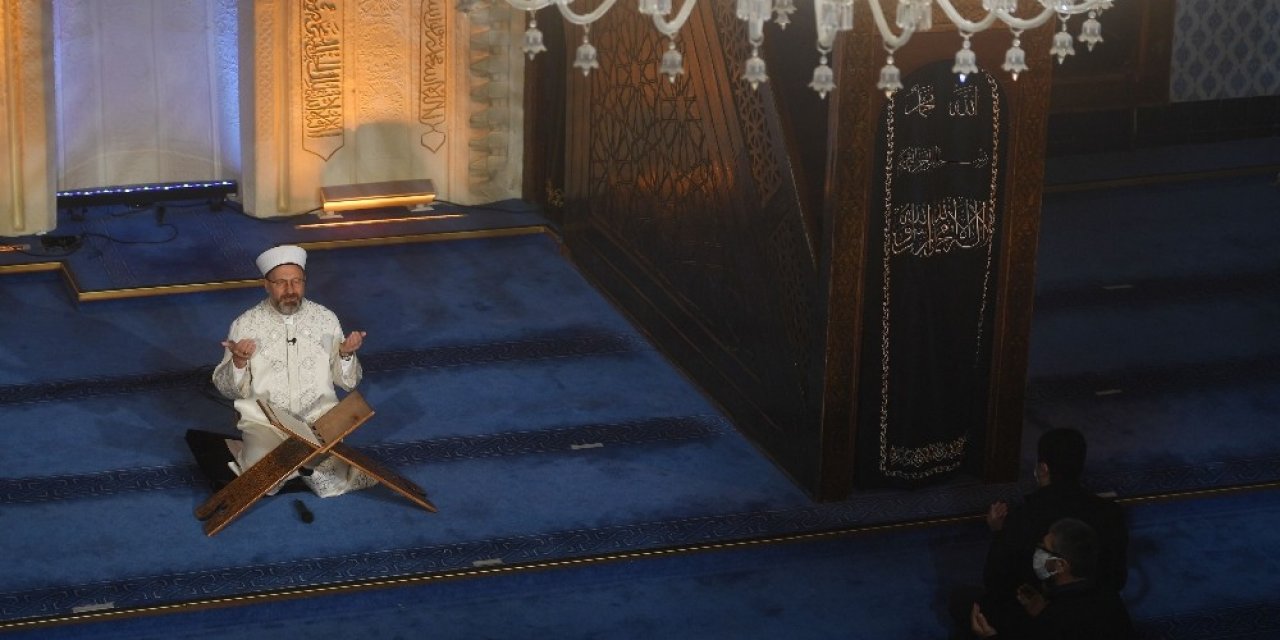 Diyanet İşleri Başkanı Erbaş, Hacıbayram Camii’nde Dua Programına Katıldı