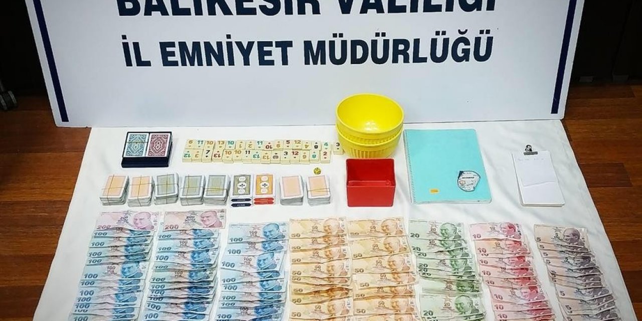 Balıkesir’de Derneğe Kumar Operasyonu: 21 Kişiye Toplam 51 Bin Lira Ceza Uygulandı