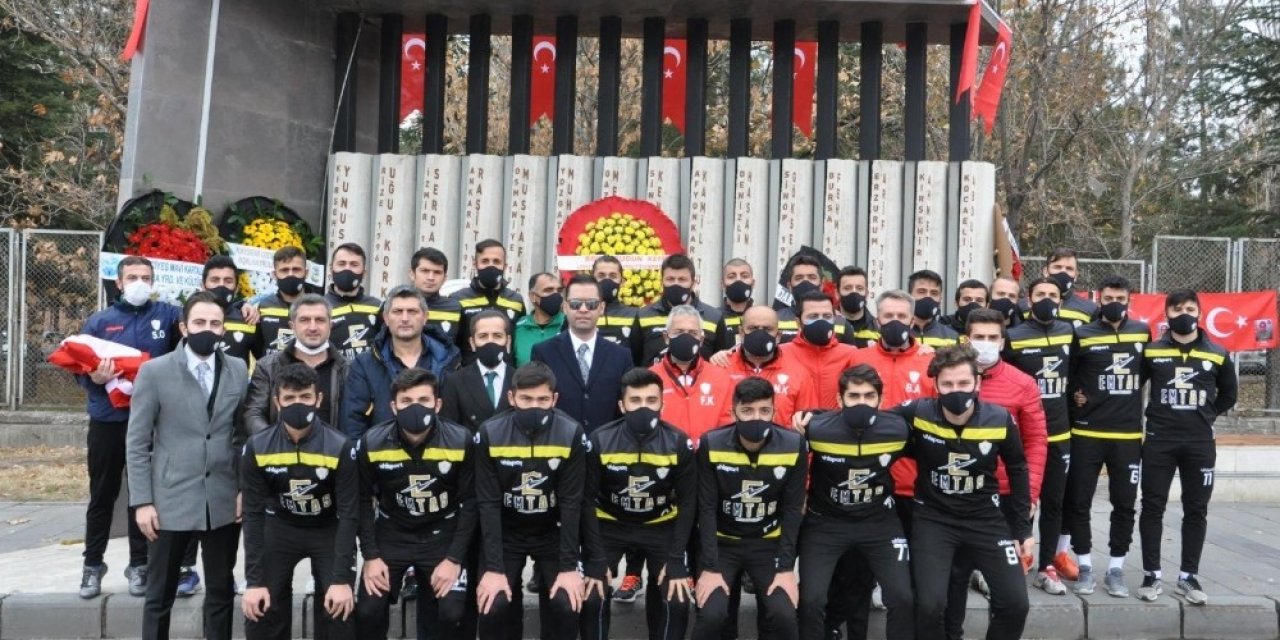 Mr Grup Fk’den Şehitlere Saygı Duruşu