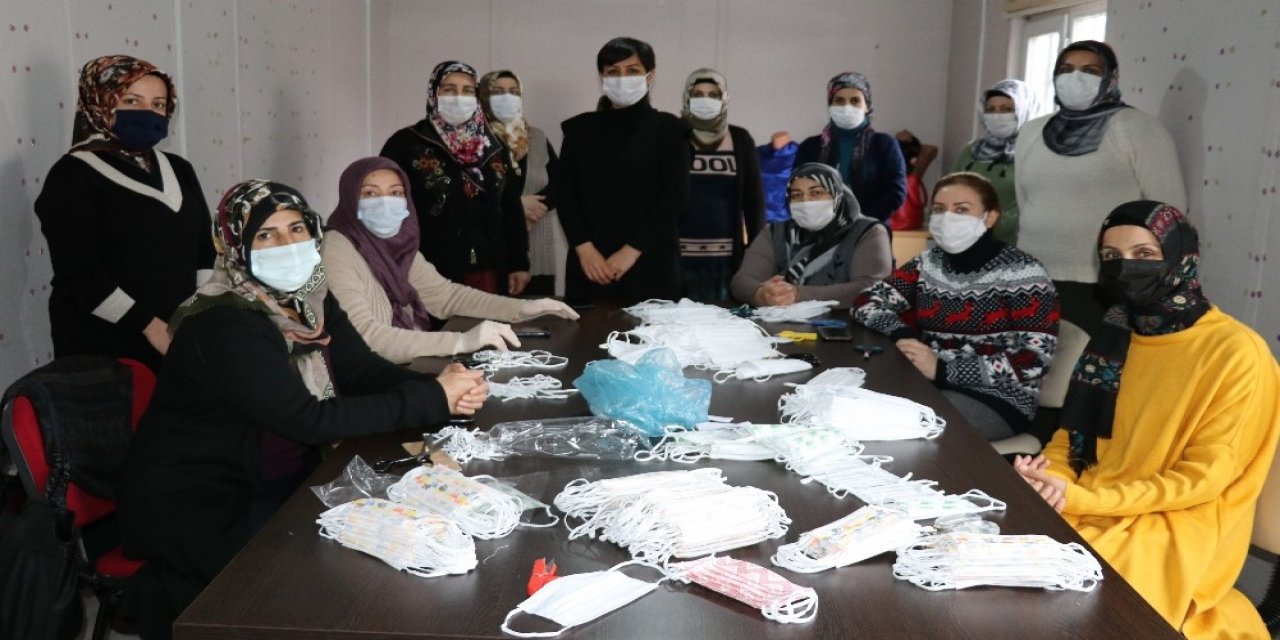 Hem Topluma Faydalı Oluyorlar Hem Aile Bütçelerine Katkı Sağlıyorlar
