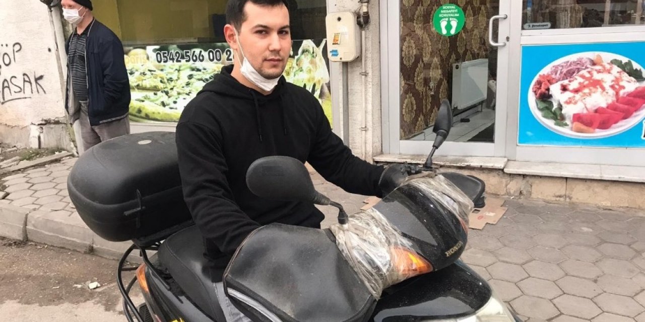 Sokağa Çıkma Yasağında Paketçinin Siparişini Çaldılar