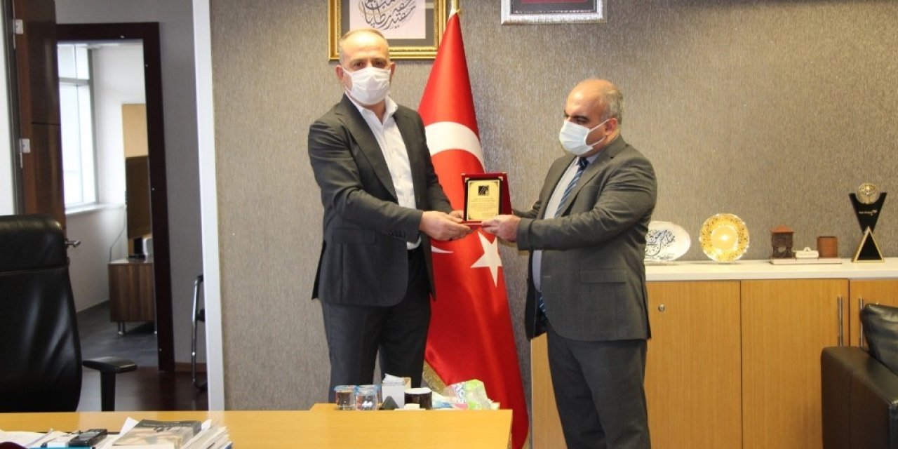 Altınokta Körler Derneği’nden Türk Telekom Bölge Müdürü Mazlum’a Plaket
