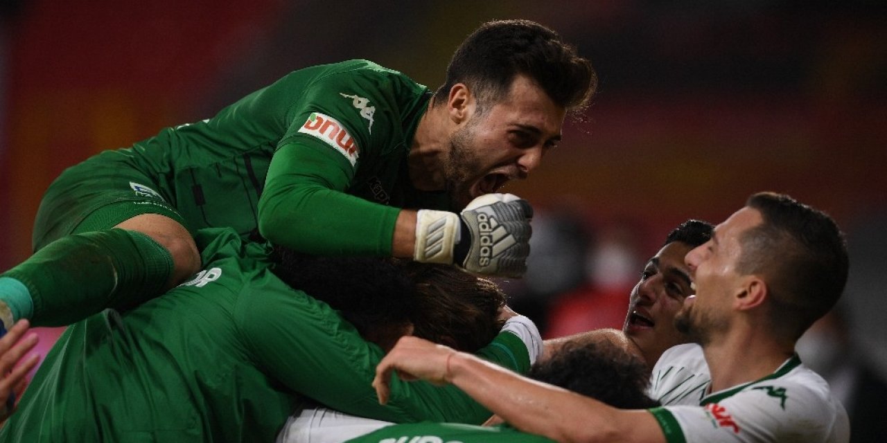 Bursaspor’da Sezon Sonu 8 Futbolcunun Sözleşmesi Sona Eriyor