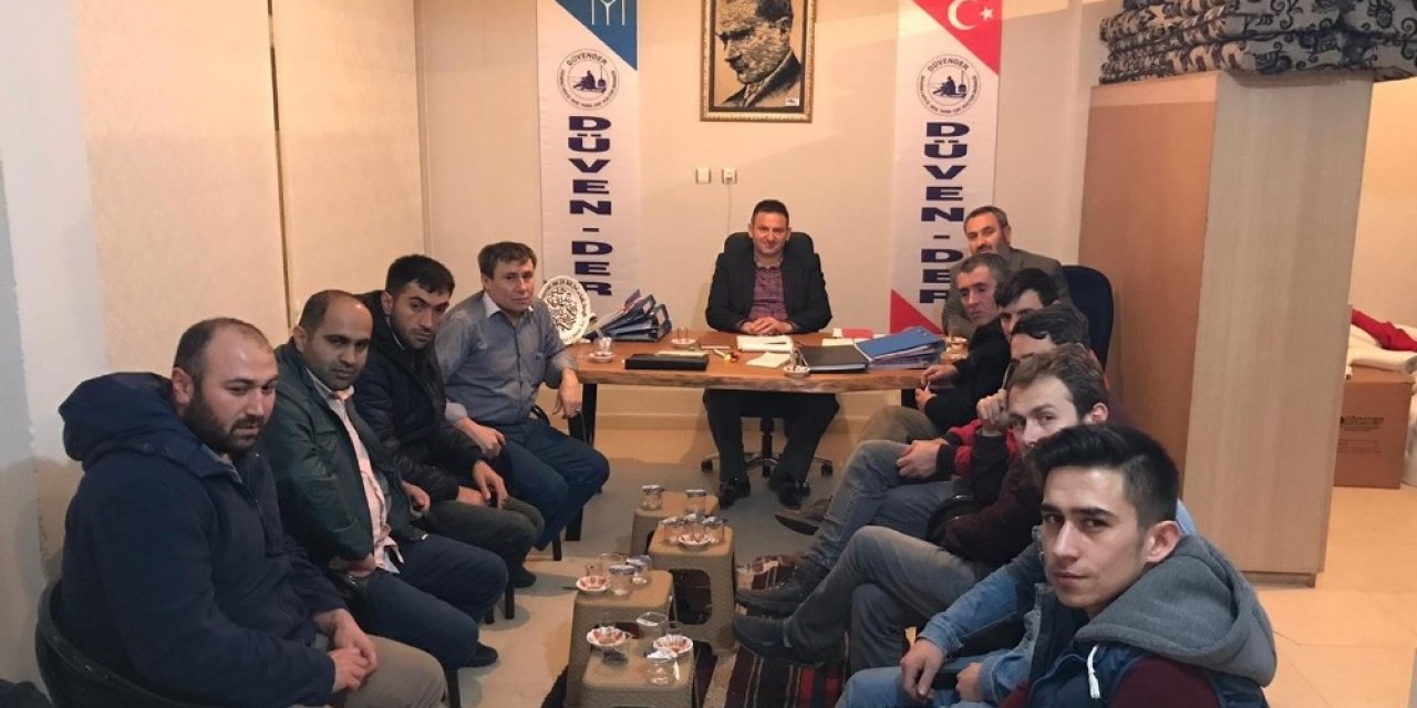 Köy Derneği İhtiyaç Sahibi Ailelere Erzak Yardımı Yaptı