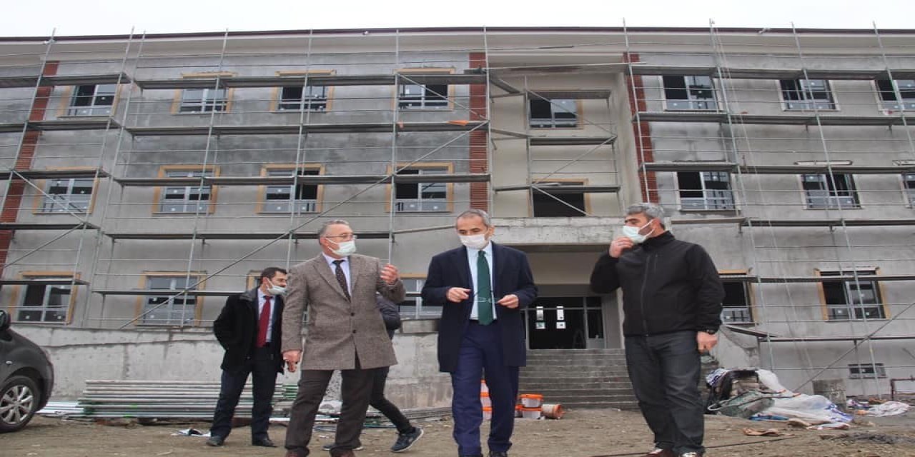 Tosya Kaymakamı Okul İnşaatlarını İnceledi