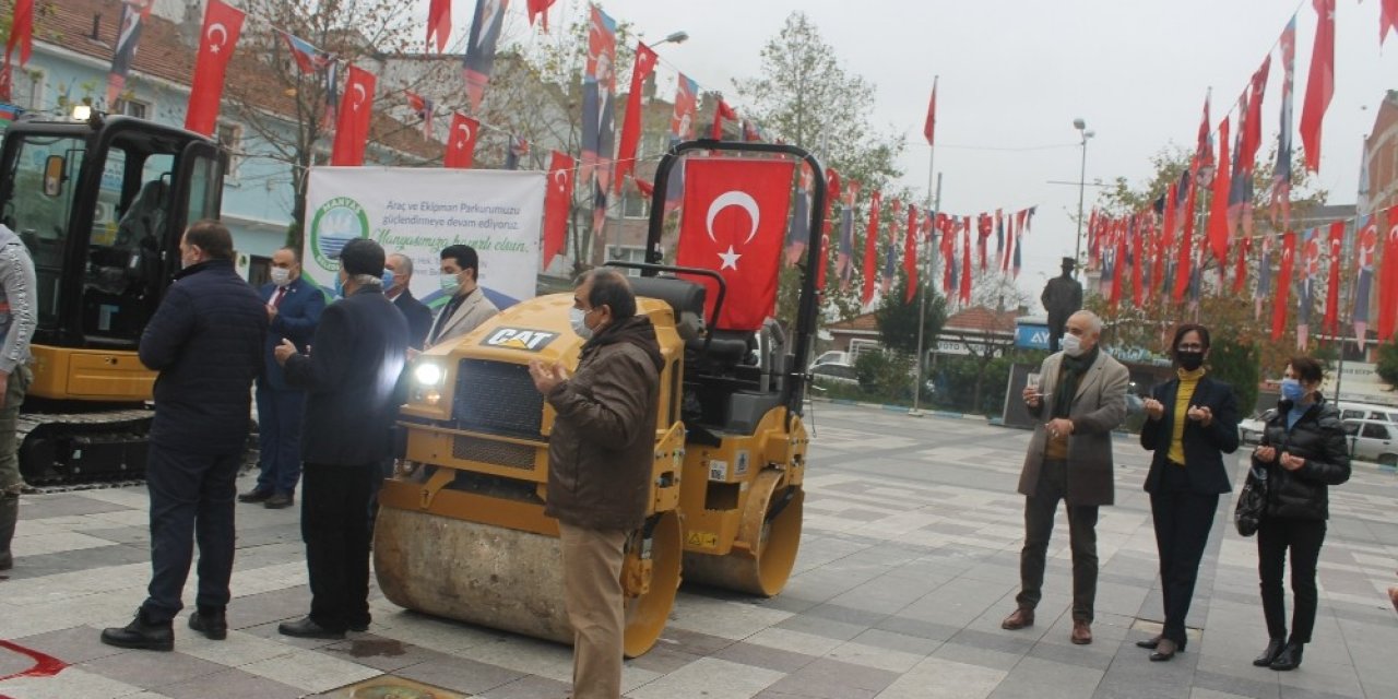 Manyas’ta 2 İş Makinası Törenle Hizmete Girdi