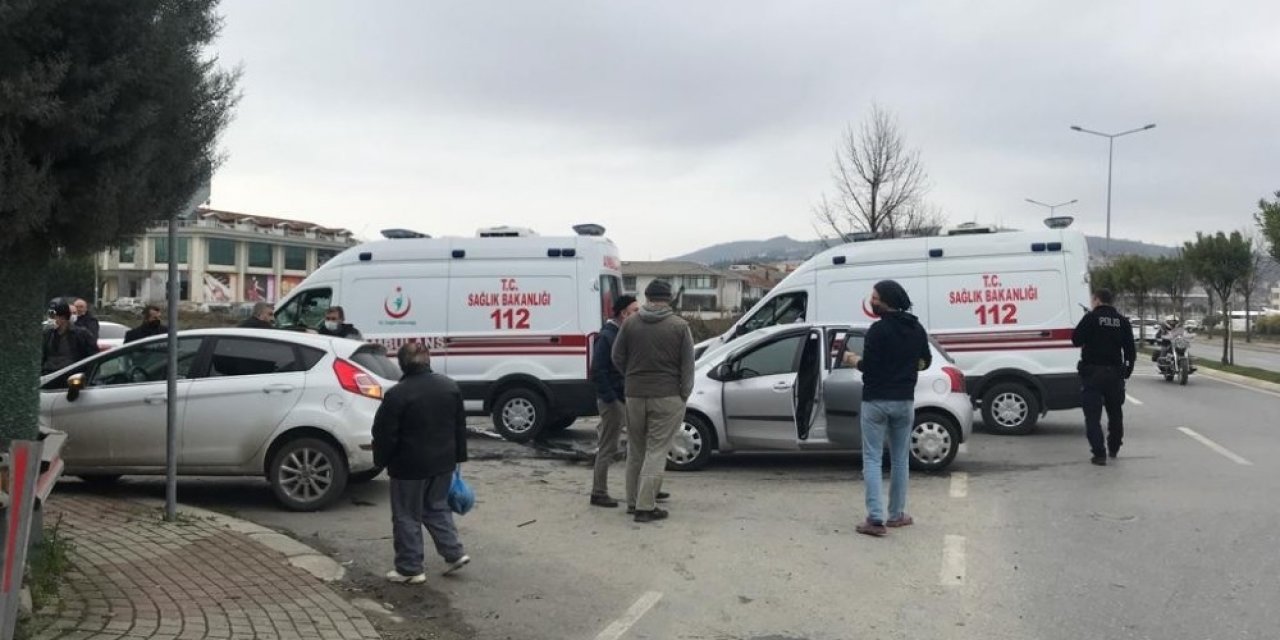 İki Otomobilin Çarpıştığı Kazada 1’i Bebek Toplamda 3 Kişi Yaralandı