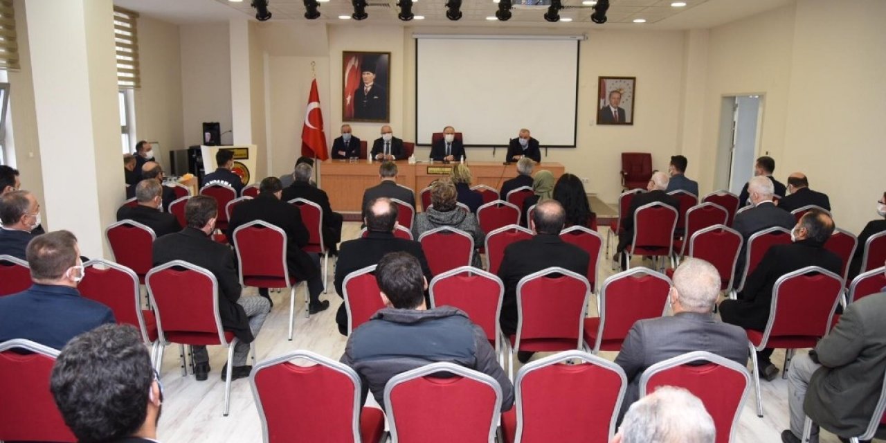 Vali Tutulmaz Muhtarlarla Buluştu